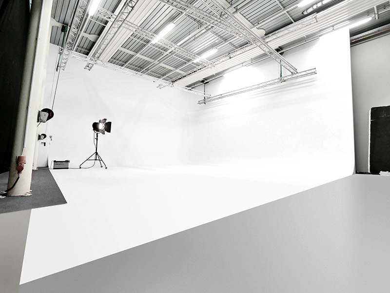 FOTODOM 2XL Aufnahmefläche mit Rigsystem, 77qm ca. 8 m x 9,6m (B x T)  Deckenhöhe 5,5m